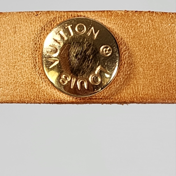 Louis Vuitton Florentine Belt bag (pm) Belt can fit up to 32" waist. Adjustable - Picture 14 of 15